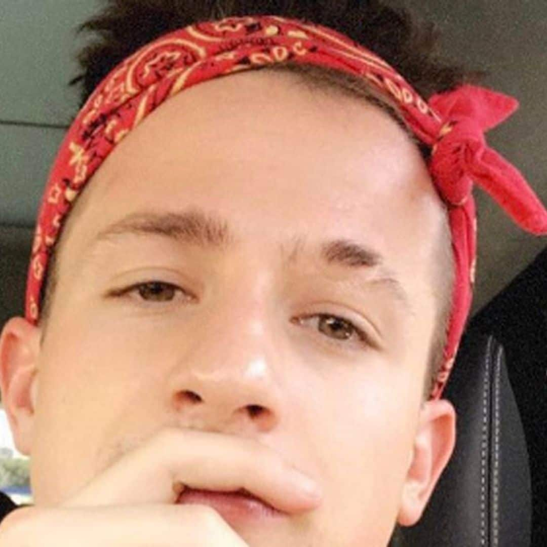 Charlie Puth y el regreso de un clásico: la bandana