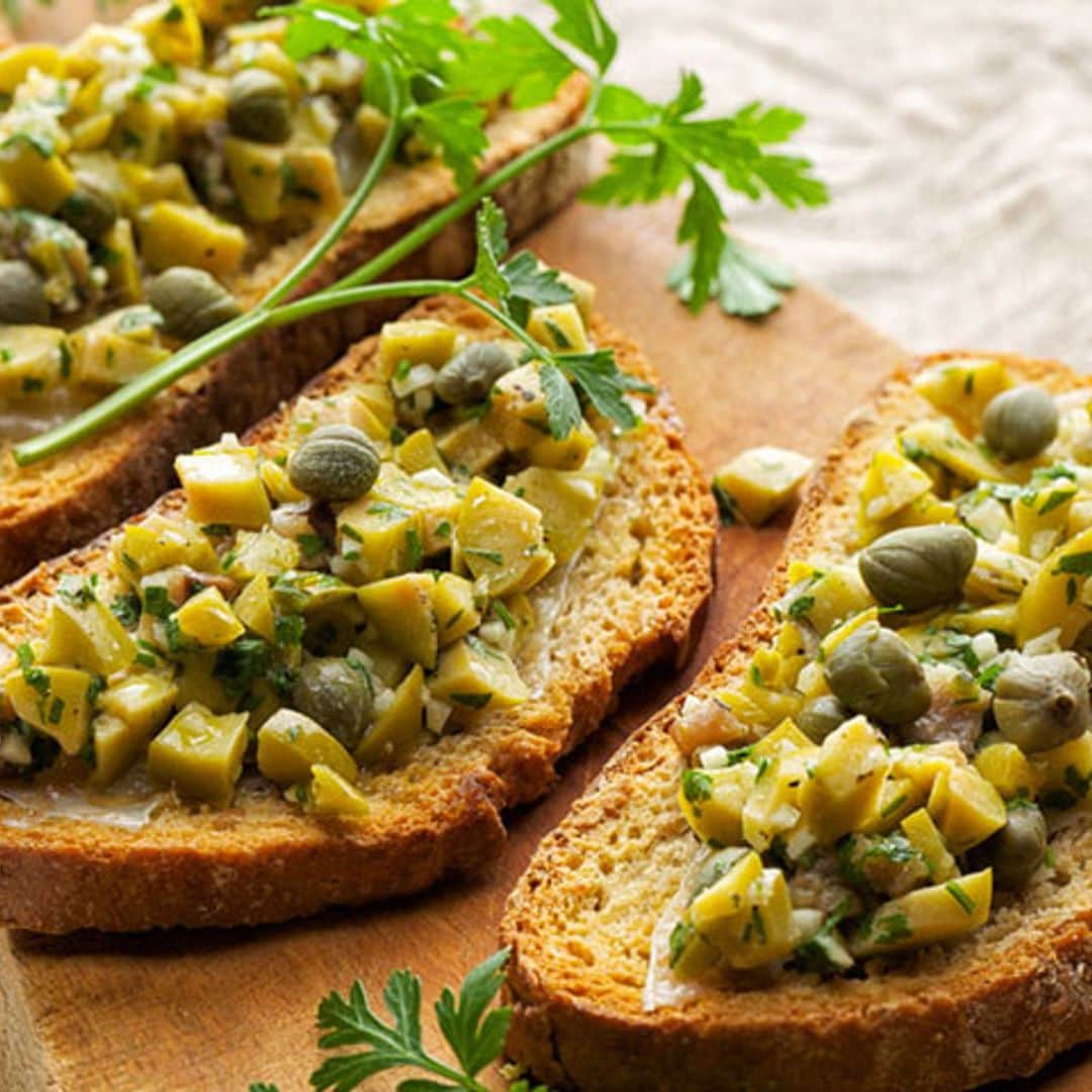 'Bruschetta' de anchoas, aceitunas y alcaparras