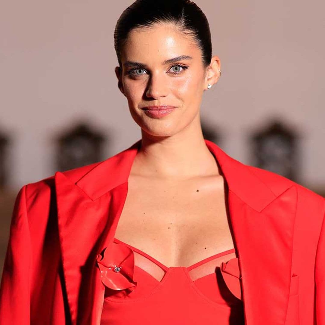 Sara Sampaio recurre al método 'cold plunge' para conseguir una piel tersa (y no es la primera)