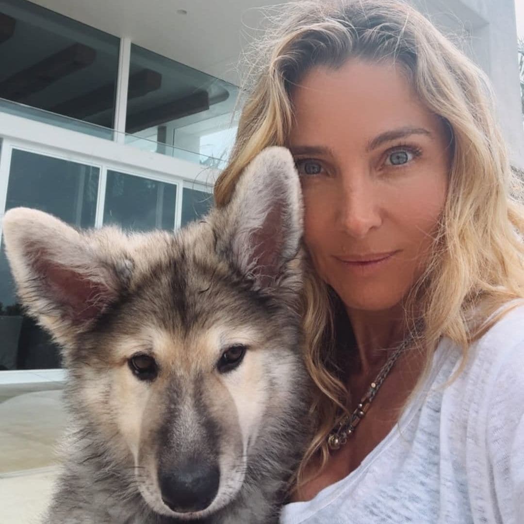 Elsa Pataky presenta al nuevo miembro de la familia: una preciosa mascota que se suma a sus más de 70 animales