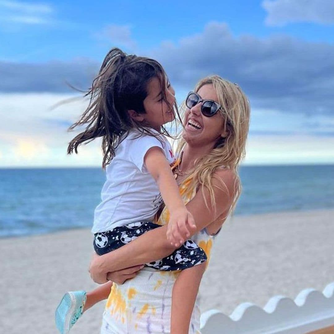 Con Cancún como escenario, Michelle Renaud celebra con su hijo su cumpleaños número 34