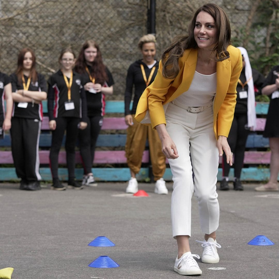 La princesa de Gales estrena una 'blazer' amarilla con sus zapatillas veganas más buscadas