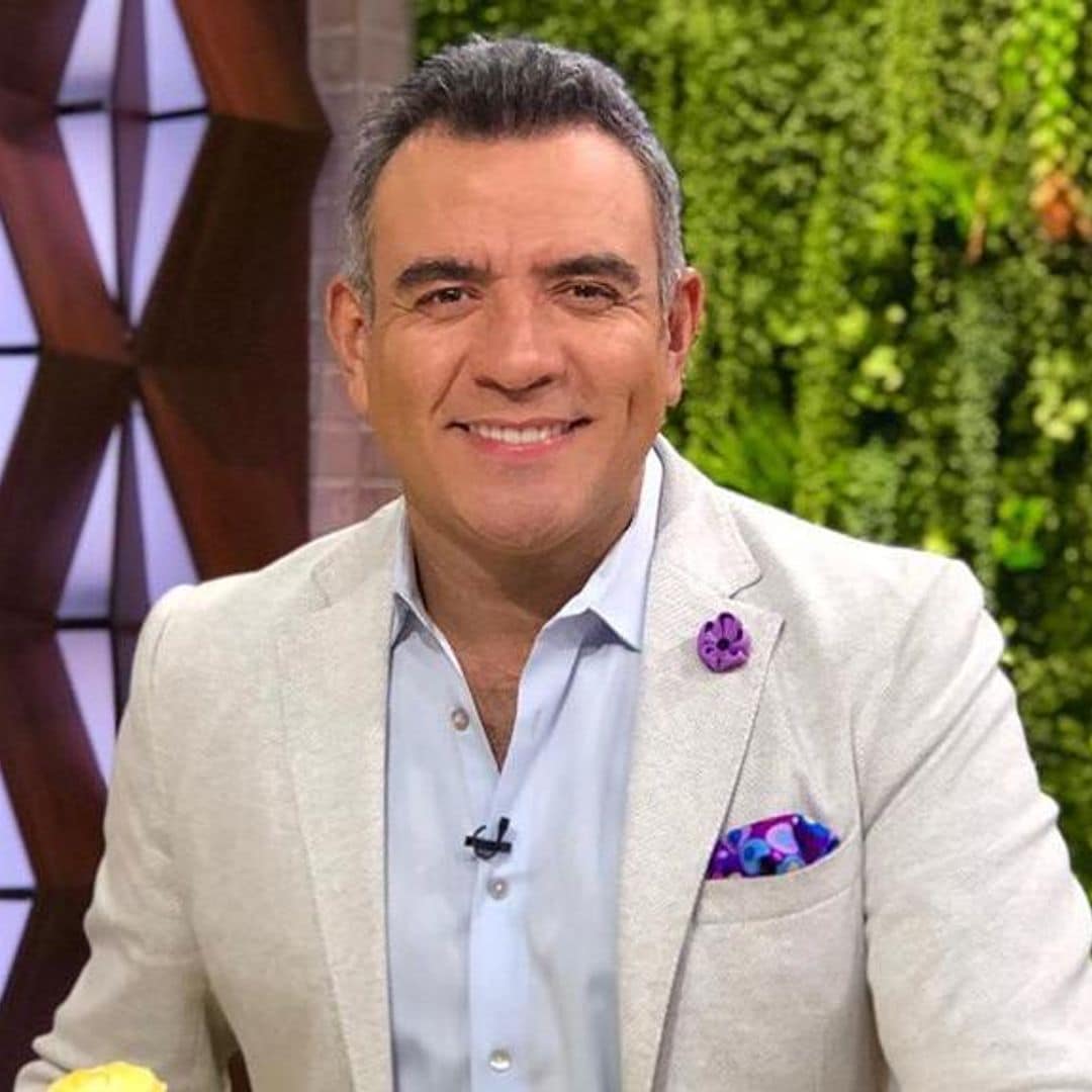 Héctor Sandarti confirma que regresa a Televisa: ‘Regreso a mi casa, a mi fábrica de sueños’