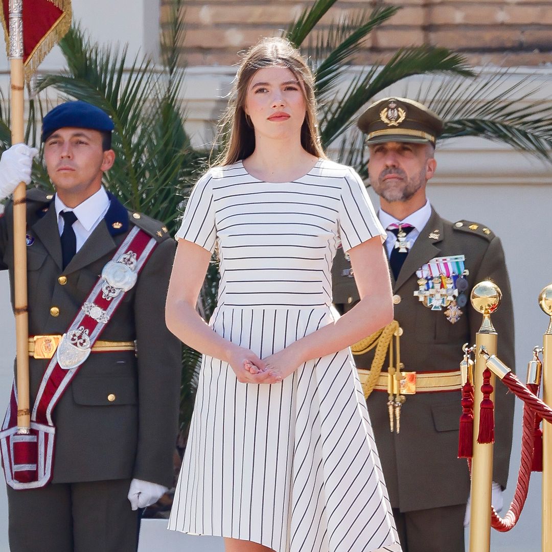 La infanta Sofía da un giro moderno al clásico estilo marinero en Zaragoza...¿con guiño a Leonor?