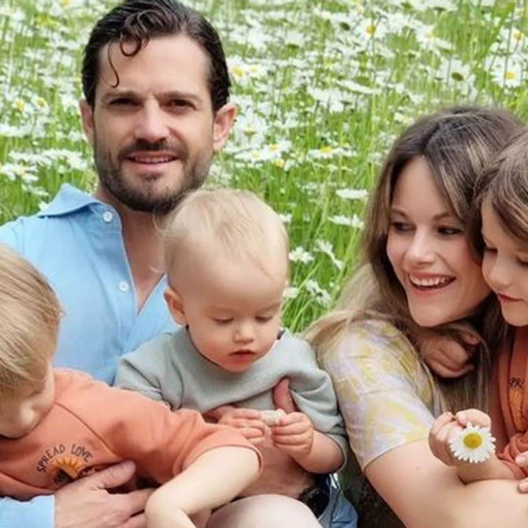 Los príncipes Carlos Felipe y Sofía de Suecia celebran el verano con sus hijos en su segundo posado como familia numerosa