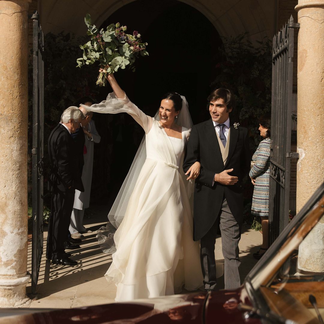 FOTOGRAFÍAS EXCLUSIVAS: Todos los detalles del vestido de novia con 'aire medieval' de Beatriz Lizarriturri