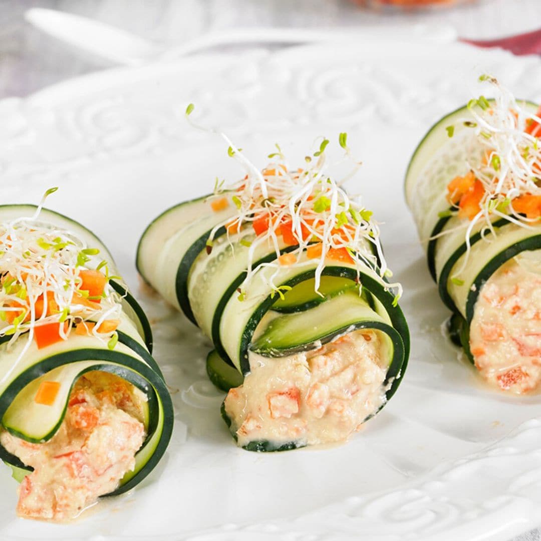 Rollitos de calabacín rellenos de zanahoria y anacardos con queso