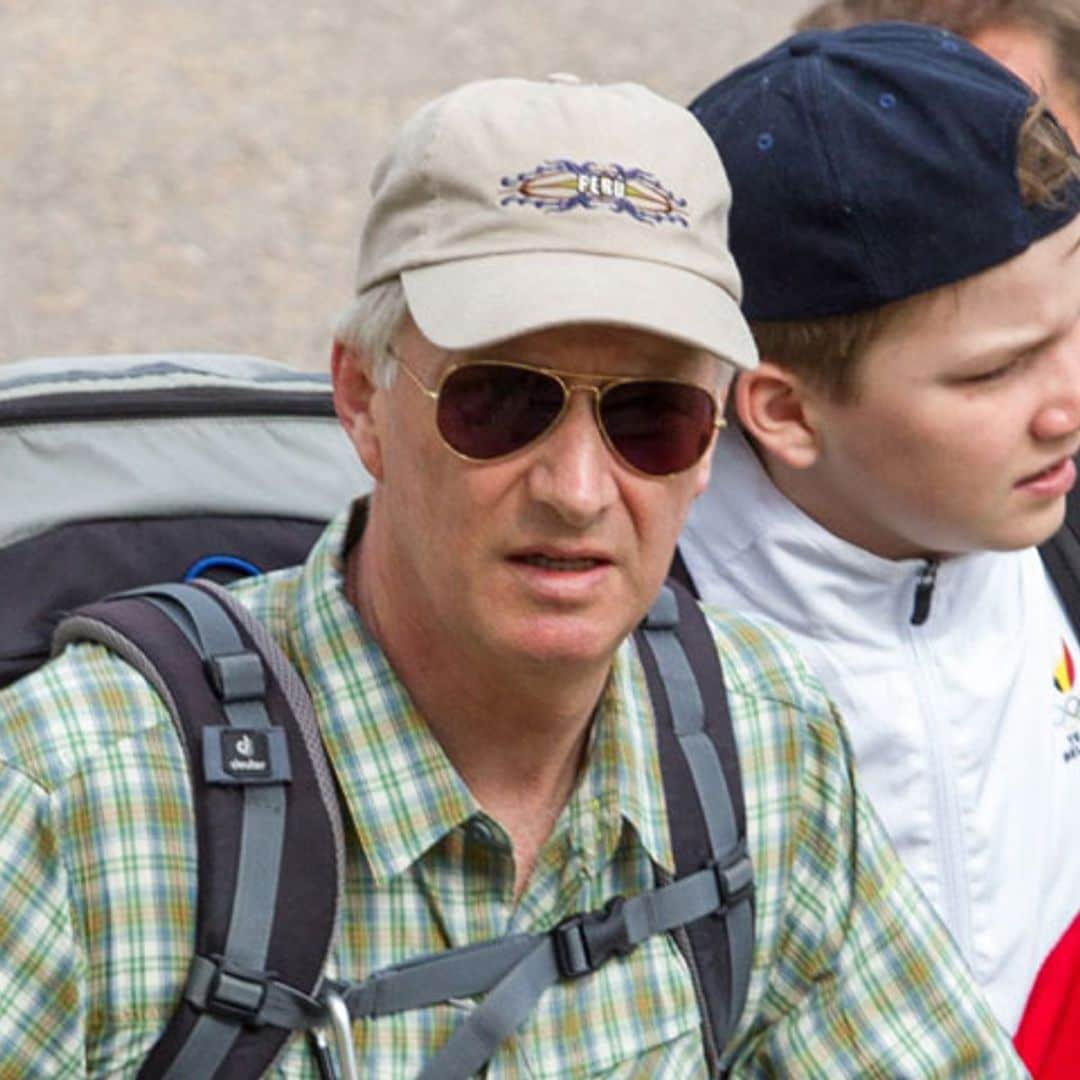 ¡Como unos peregrinos más! Los reyes de Bélgica realizan el Camino de Santiago