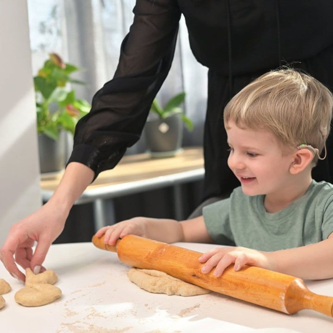 ¿En qué casos un niño recibe un implante coclear?