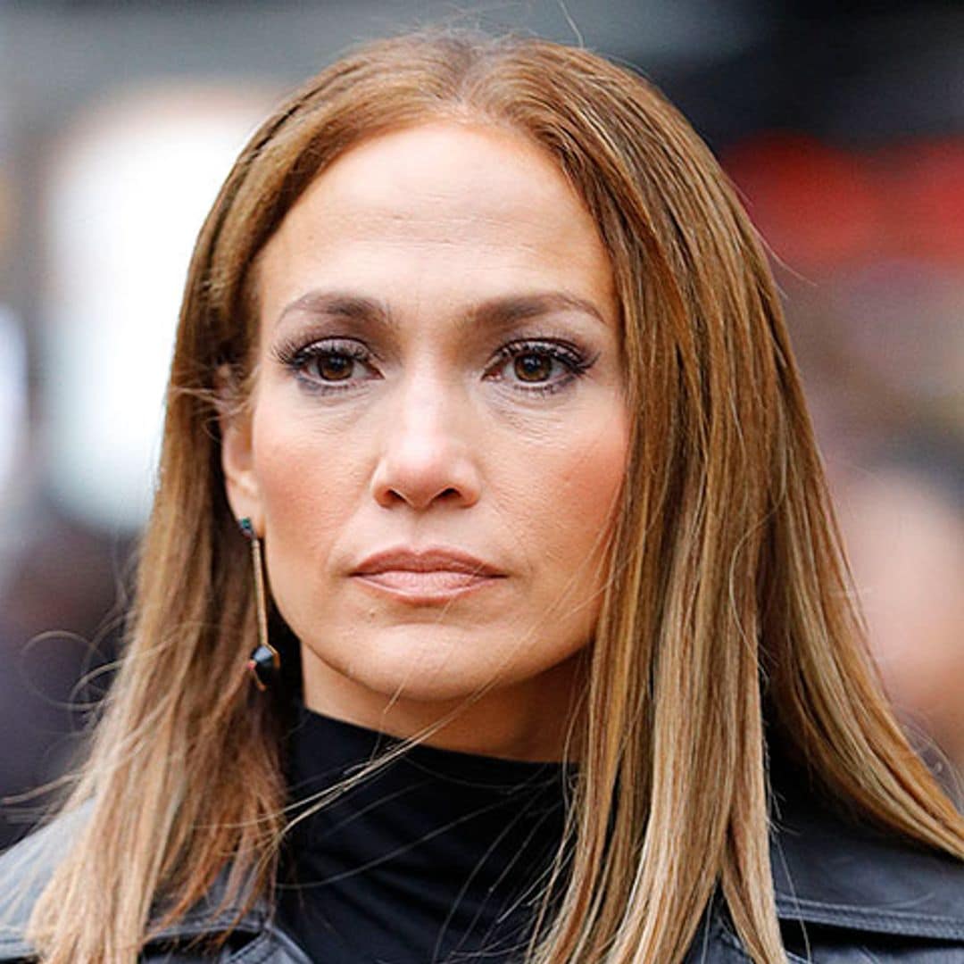 El polémico bolso personalizado de Jennifer Lopez está ahora rebajado