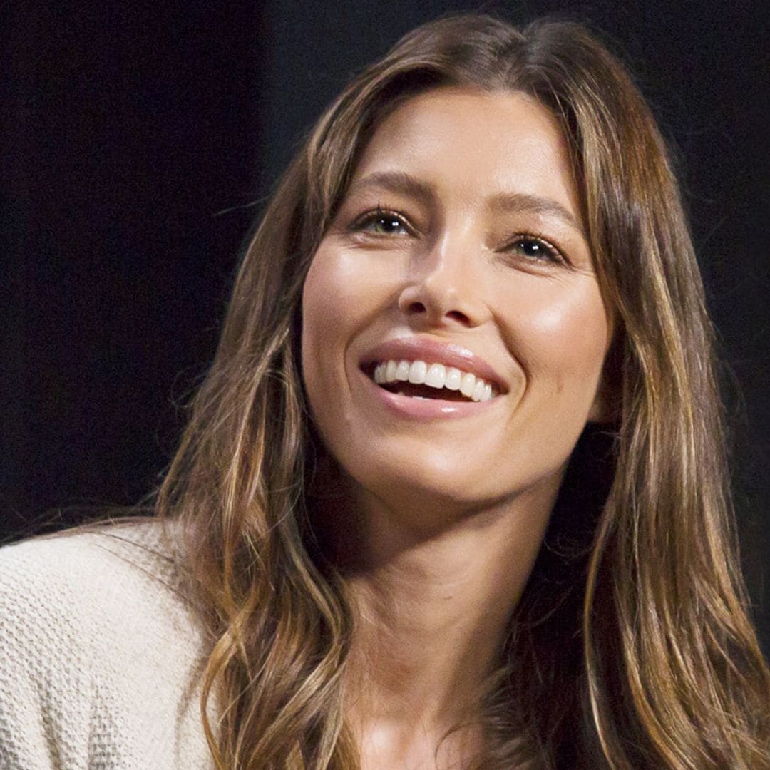 Jessica Biel bromea con su look de cuarentena: 'He encontrado a mi doble perruno'