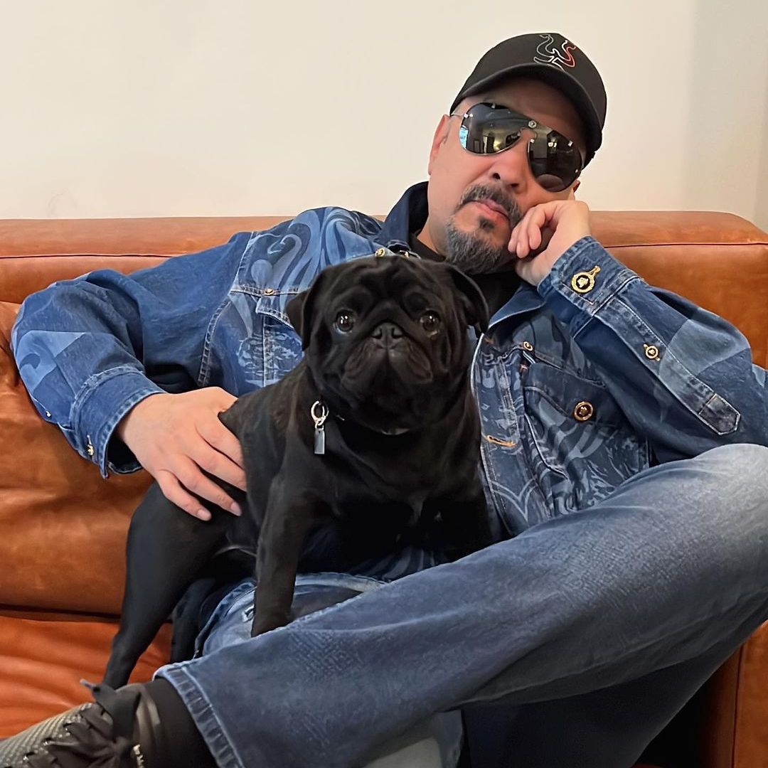 La vida de lujos de 'Gordo', el adorable perro pug de Pepe Aguilar