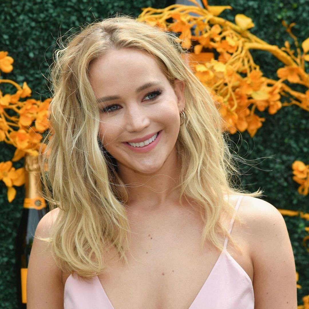 Jennifer Lawrence usa ‘face exfoliators’ a diario: mira los 8 mejores por menos de $20