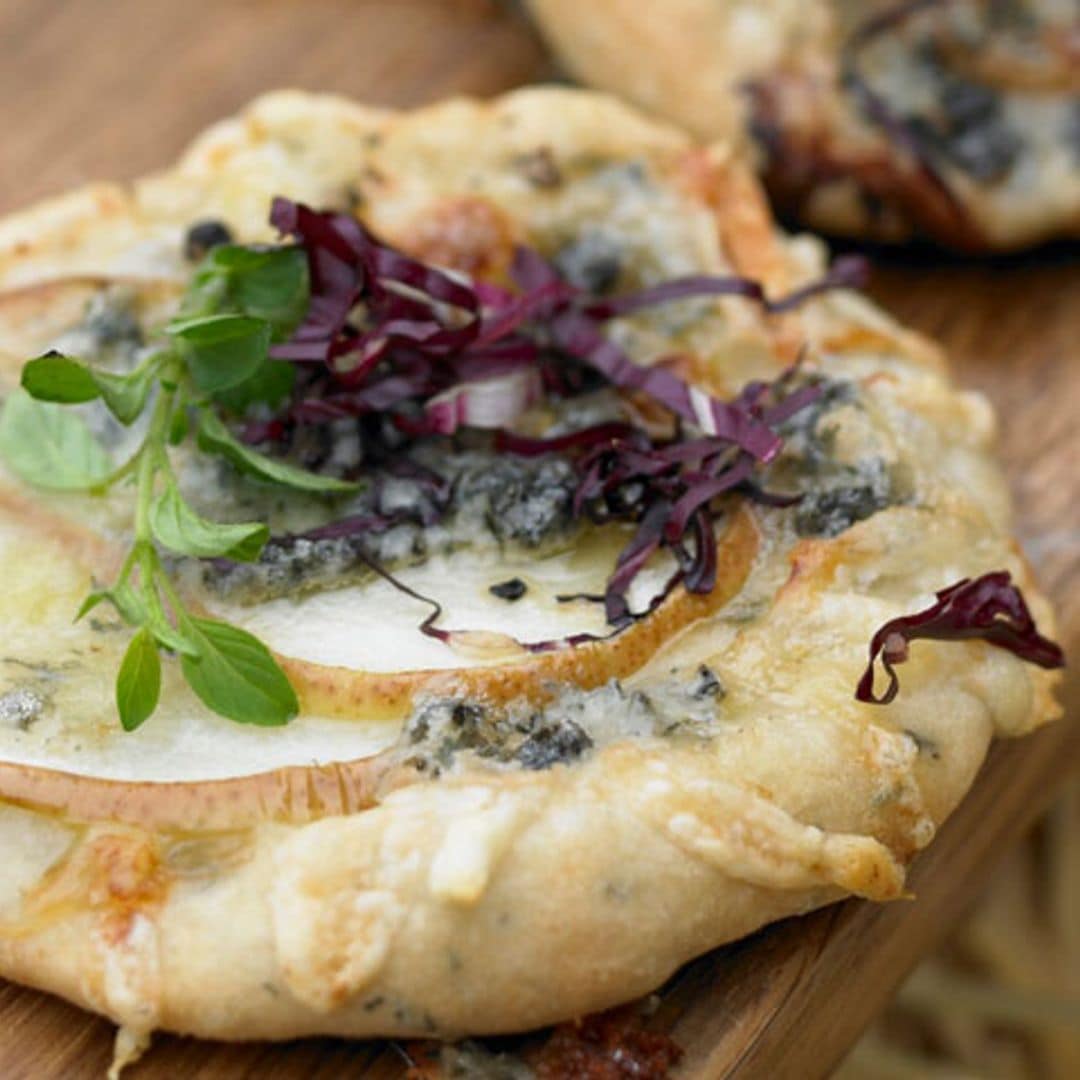 'Pizzetas' con pera, Gorgonzola y 'radicchio'