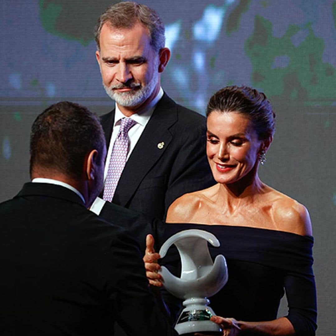 Los Reyes presiden la gala de los Premios Macael, que doña Letizia presentó antes de su boda