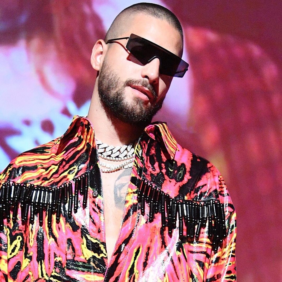 Maluma comparte la emoción por su nominación en los Grammy con la mujer de su vida