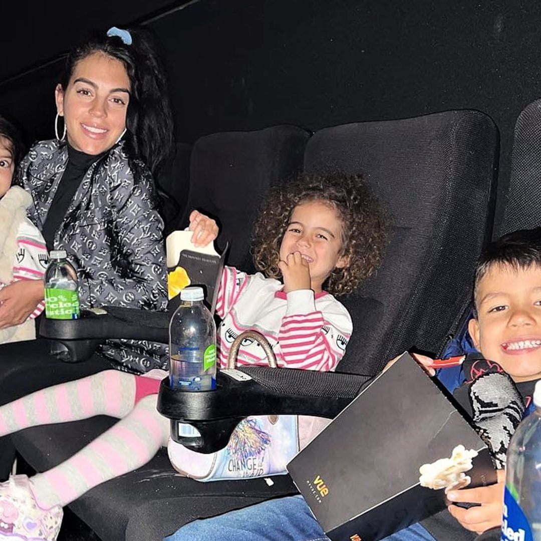 ¡Emoción, entusiasmo y muchas palomitas! Georgina comparte el primer día en el cine de Eva, Mateo y Alana