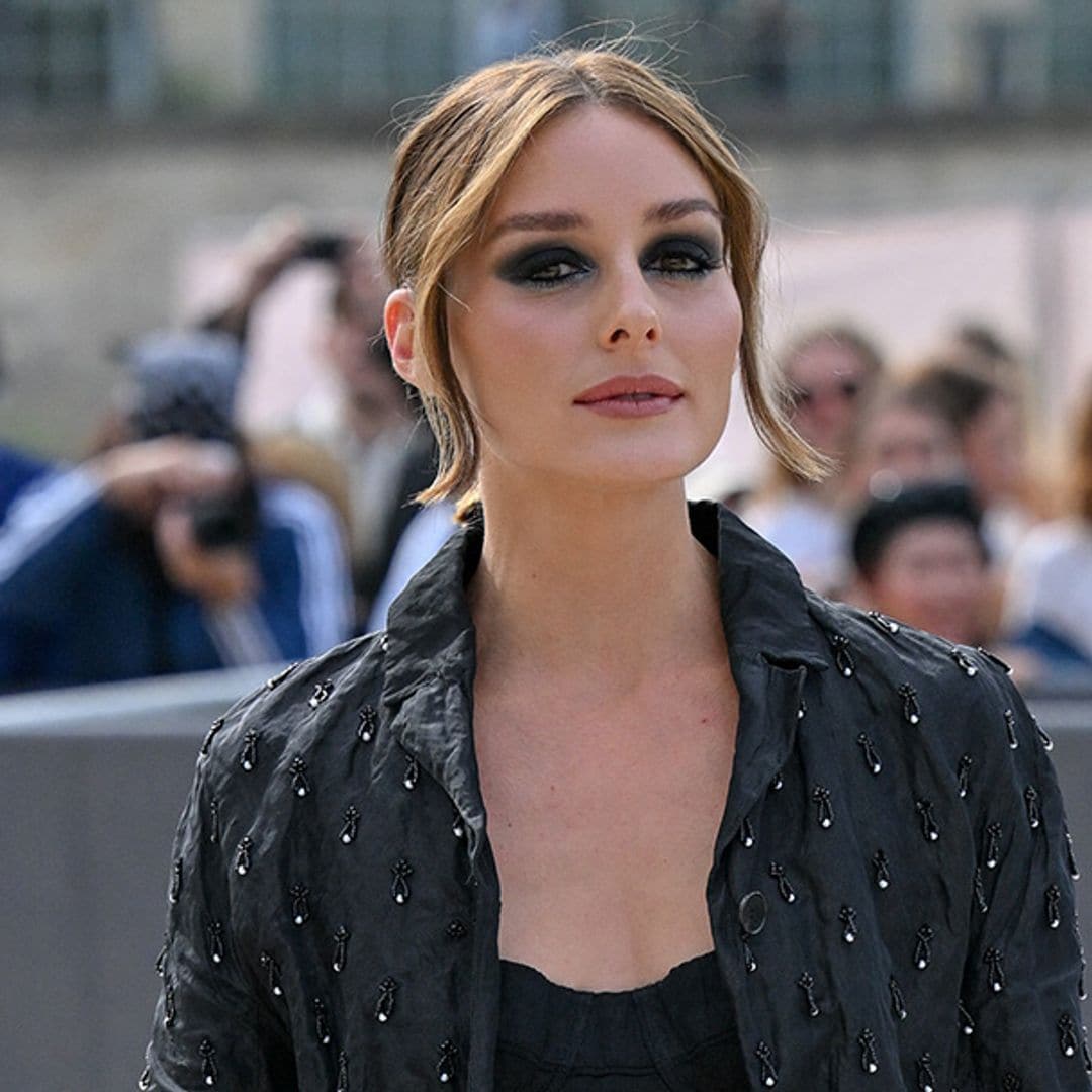 Olivia Palermo, una original invitada con traje de lentejuelas y el accesorio más inesperado