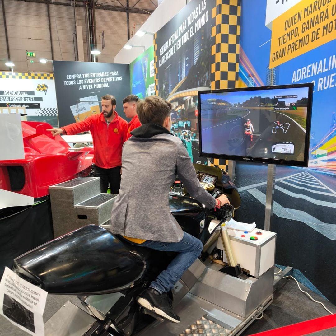 Simulador de moto GP en Fitur 2025