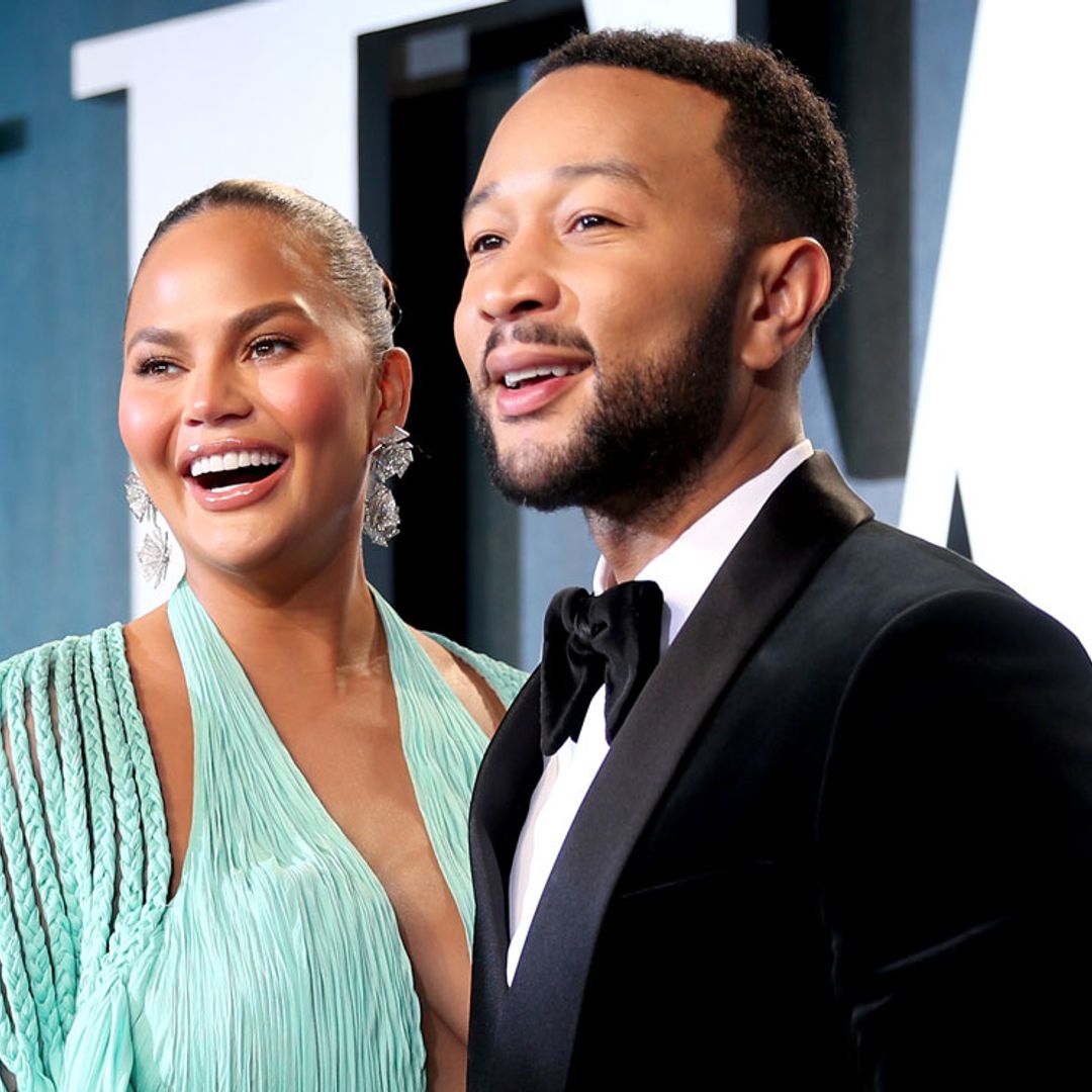 ¡Imposible disimular! Chrissy Teigen enloquece a sus fans con su inesperado posado