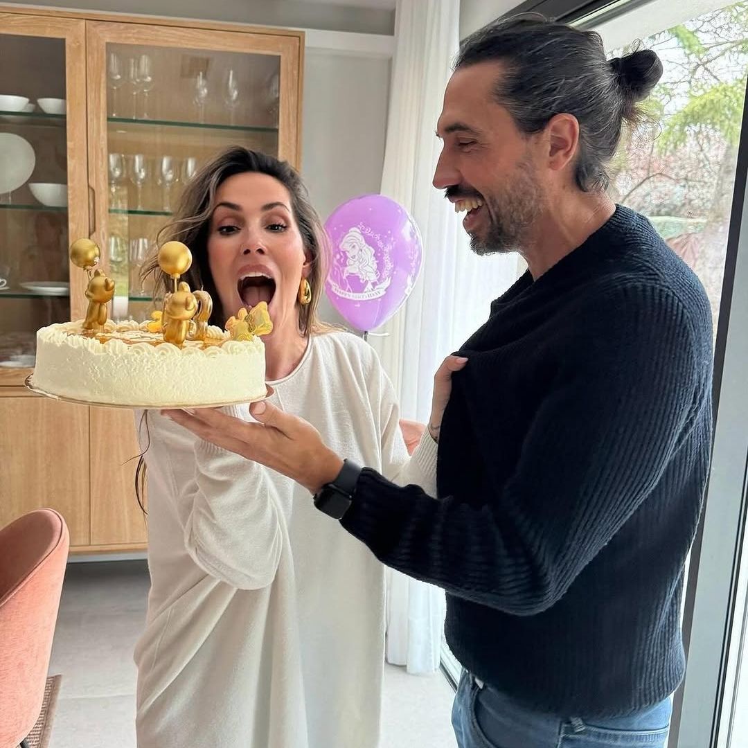 Malú celebra su cumpleaños con 'un toque de improvisación' junto a su hermano José