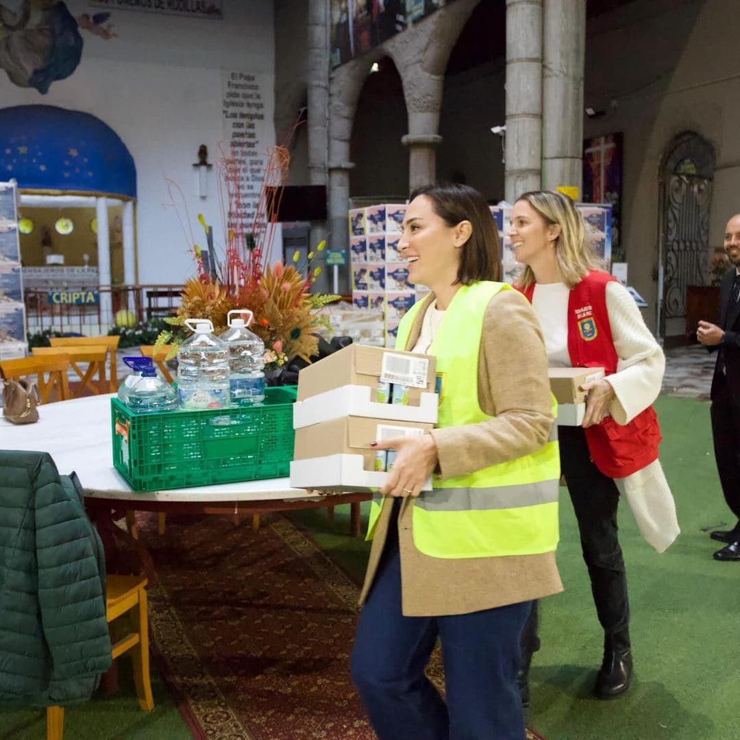 Tamara Falcó se suma a los voluntarios y aporta su 'granito de arena' tras la tragedia de Valencia