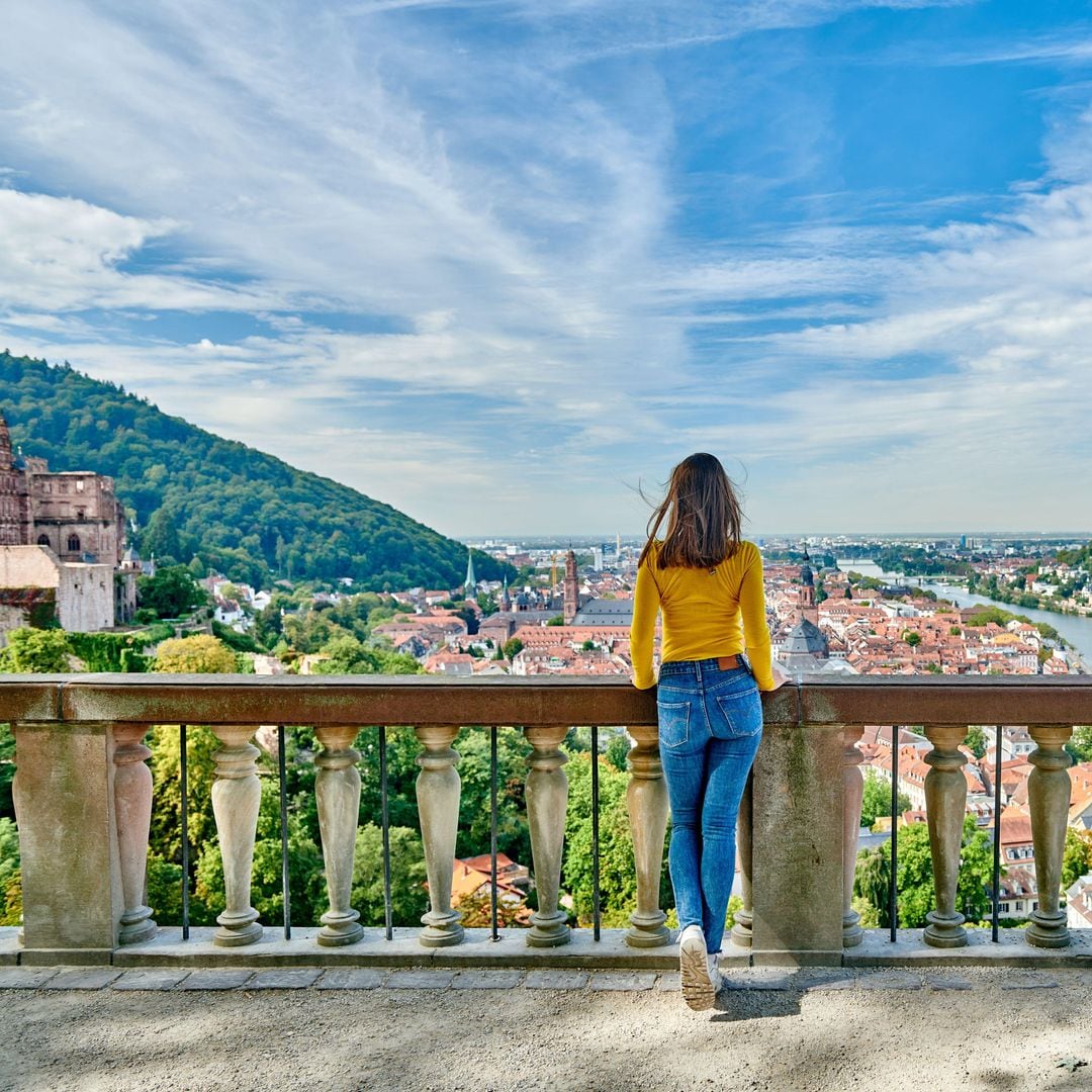 Contemplando la ciudad de Heidelberg, a orillas del río Neckar