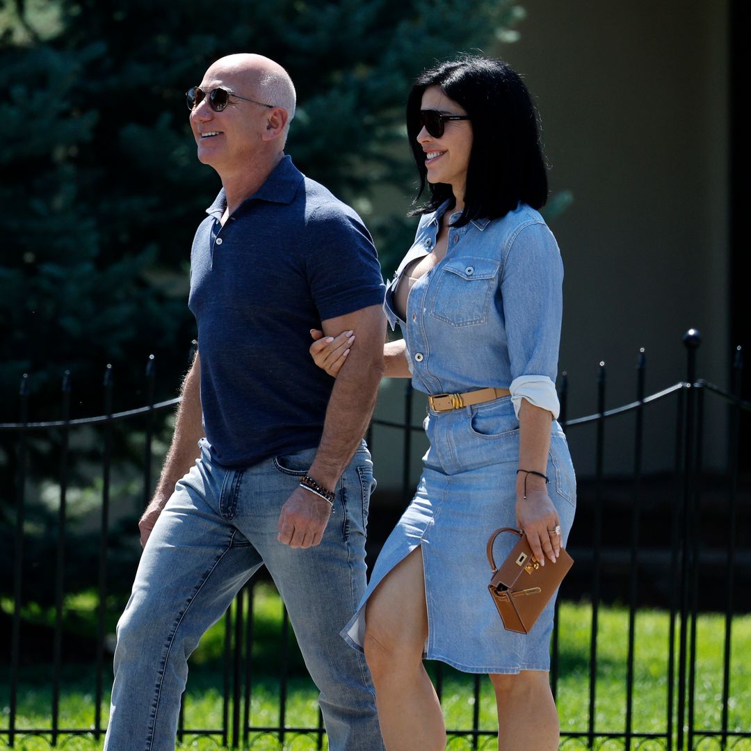 Lauren Sánchez apuesta por un estilo 'preppy' para acompañar a su futuro esposo, Jeff Bezos, en Sun Valley