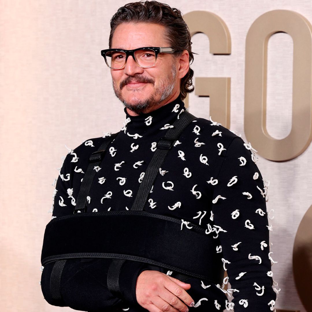 La razón por la que Pedro Pascal llevaba un brazo en cabestrillo en los Globos de Oro