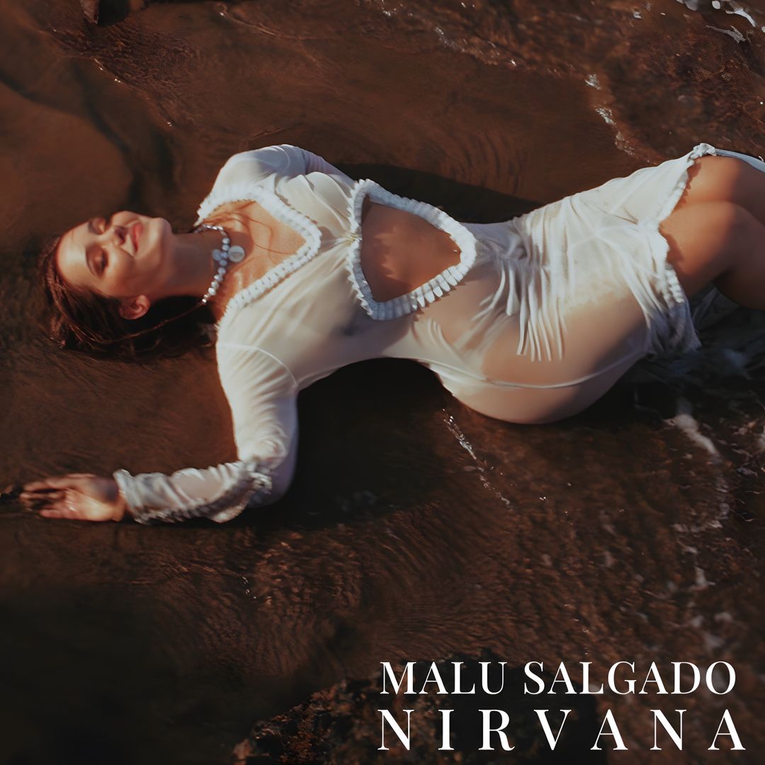 Portada del disco de Malu Salgado tumbada en una playa