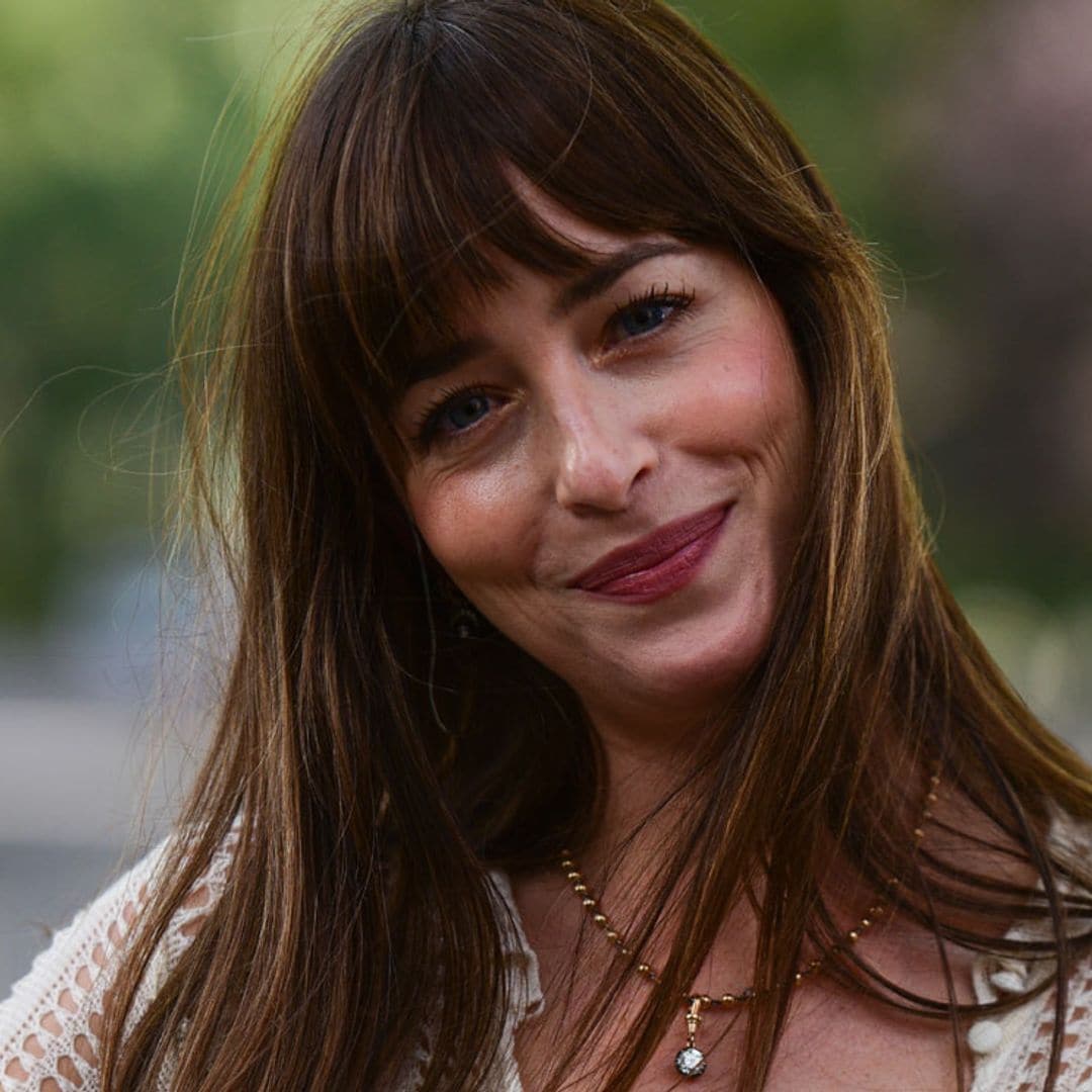 ¿Es bueno dormir 14 horas como hace Dakota Johnson?