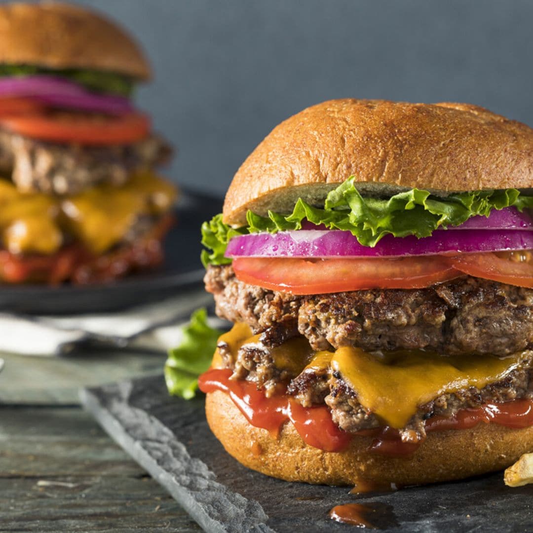 'Smash burger' con queso y 'nuestra salsa'