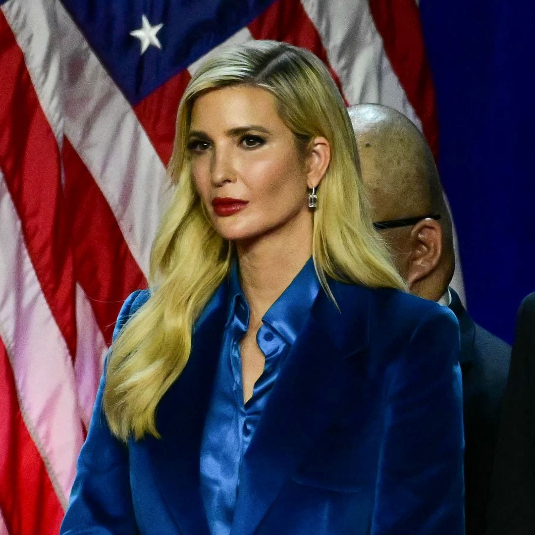 Ivanka Trump traje terciopelo azul