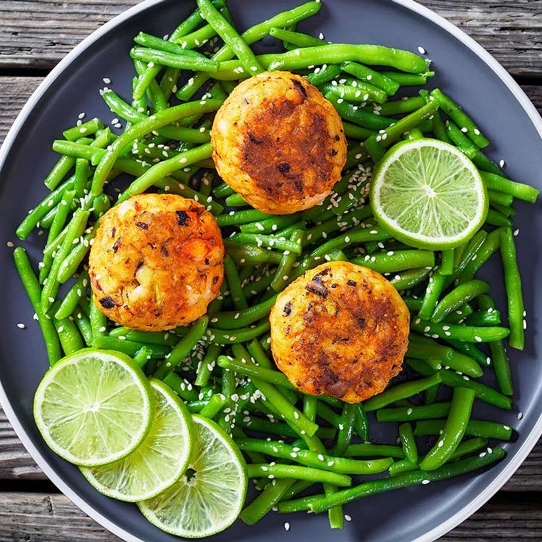 Judías verdes con albóndigas de cangrejo y gambas