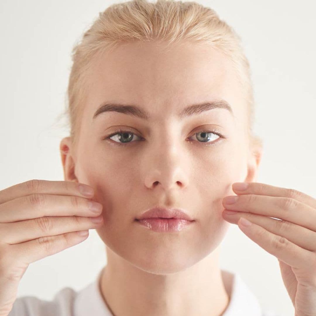 Cinco minutos de yoga facial al día para rejuvenecer el rostro