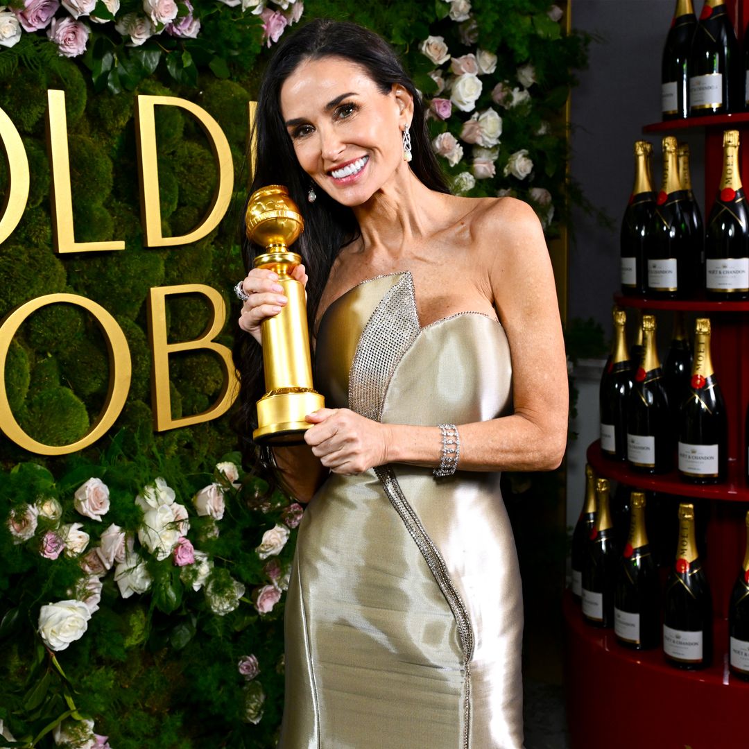 Así de entusiasmadas reaccionaron las hijas de Demi Moore al ver a su madre recibir el Globo de Oro