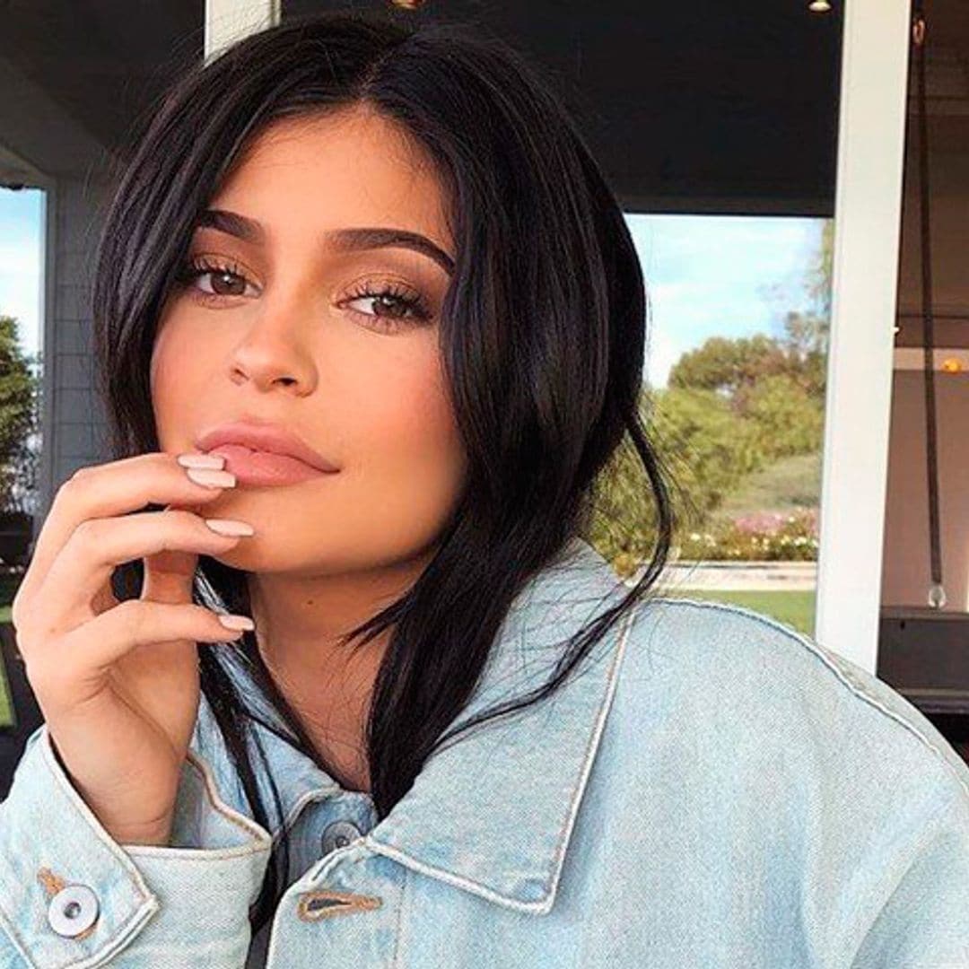 En este adorable 'look' de Kylie Jenner está la última prenda viral