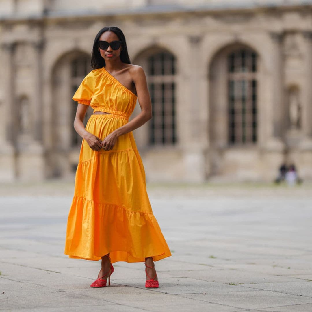 Vestidos con aberturas en la cintura, la tendencia que más estiliza cuando no quieres llevar tacones