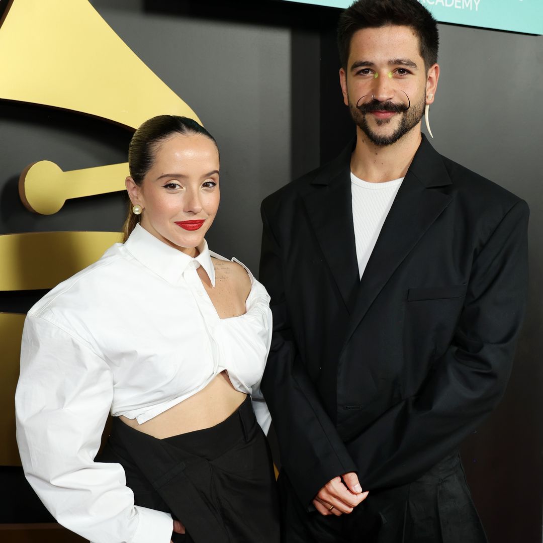 Camilo y Evaluna se dejaron ver con 'matching outfits' en pregala de los Latin Grammy