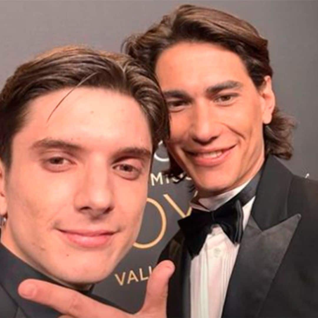 Matías Recalt y Enzo Vogrincic protagonizan el otro 'selfie' viral de los Goya y derriten la alfombra roja