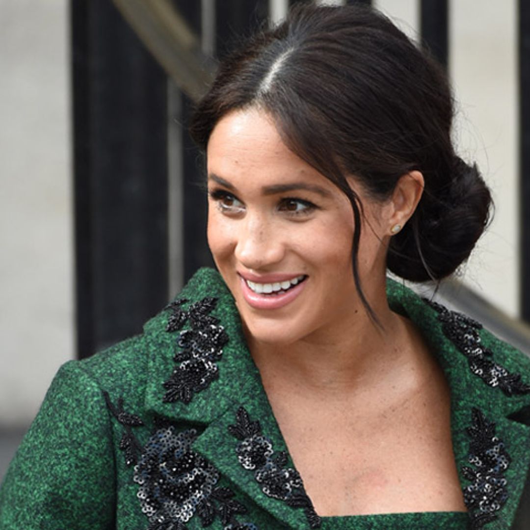 Meghan Markle conquista las redes gracias a un abrigo-joya hecho a medida