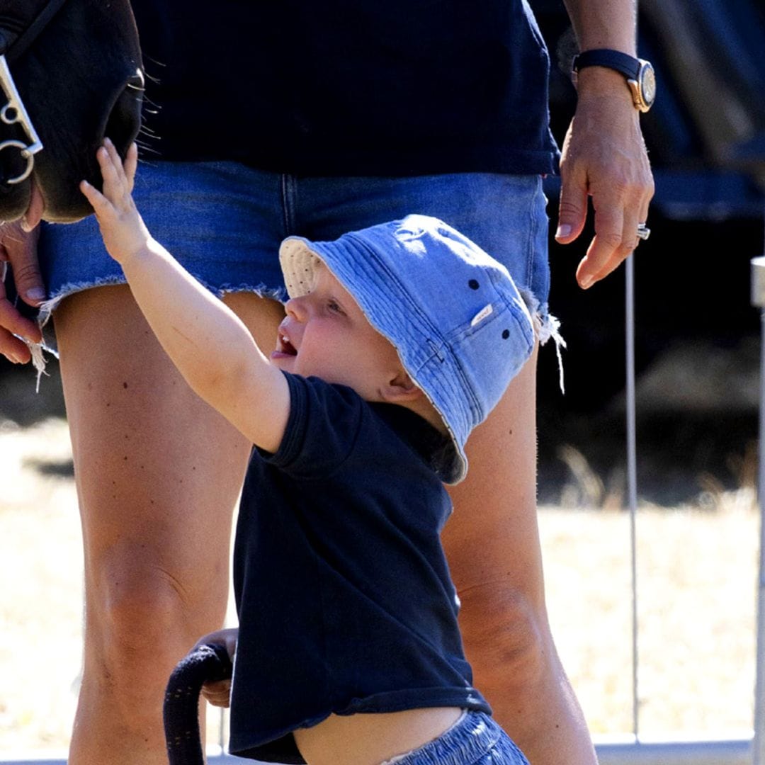 Un futuro jinete como su mamá: El hijo pequeño de Zara Tindall ha heredado su pasión por los caballos