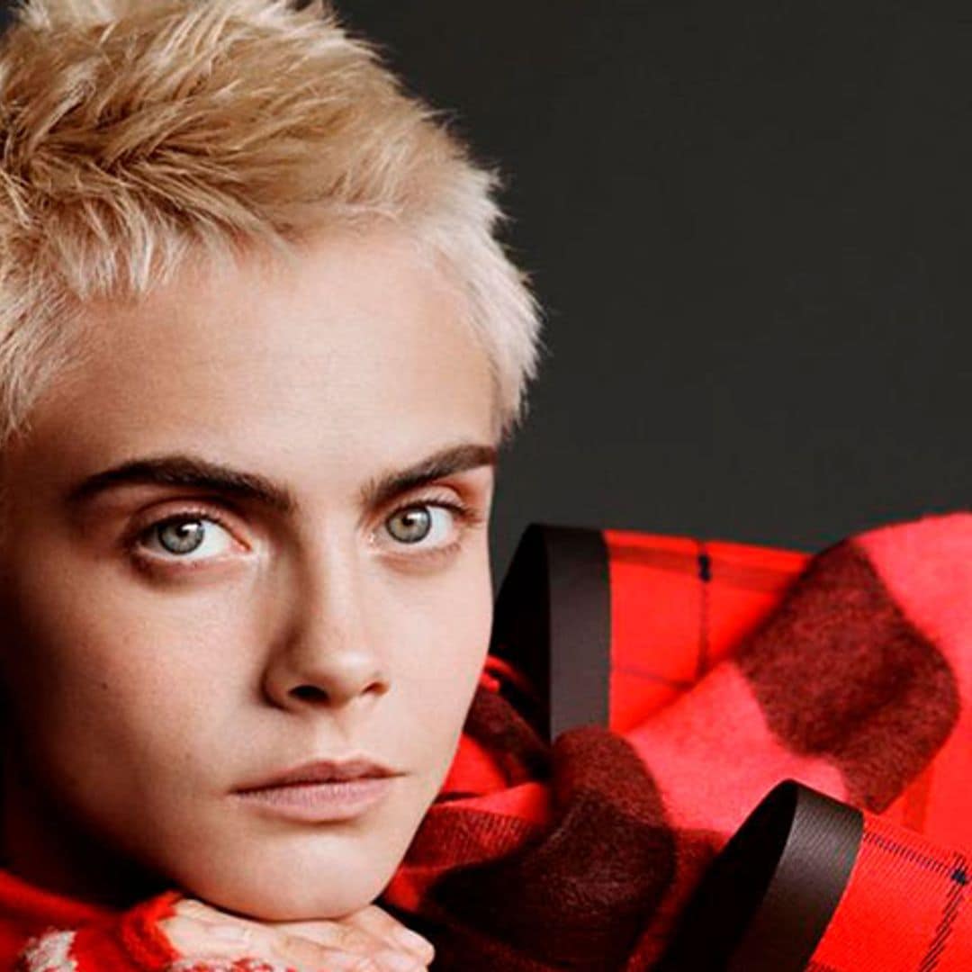 Cara Delevingne da un 'nuevo sabor' a la Navidad de Burberry