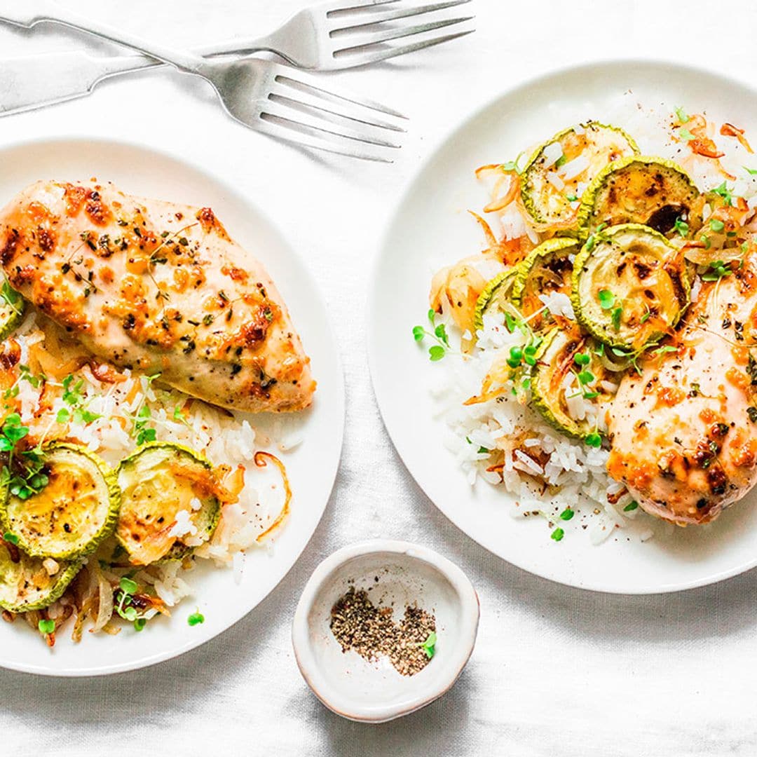 Pechugas de pollo con arroz y calabacín con salsa agridulce