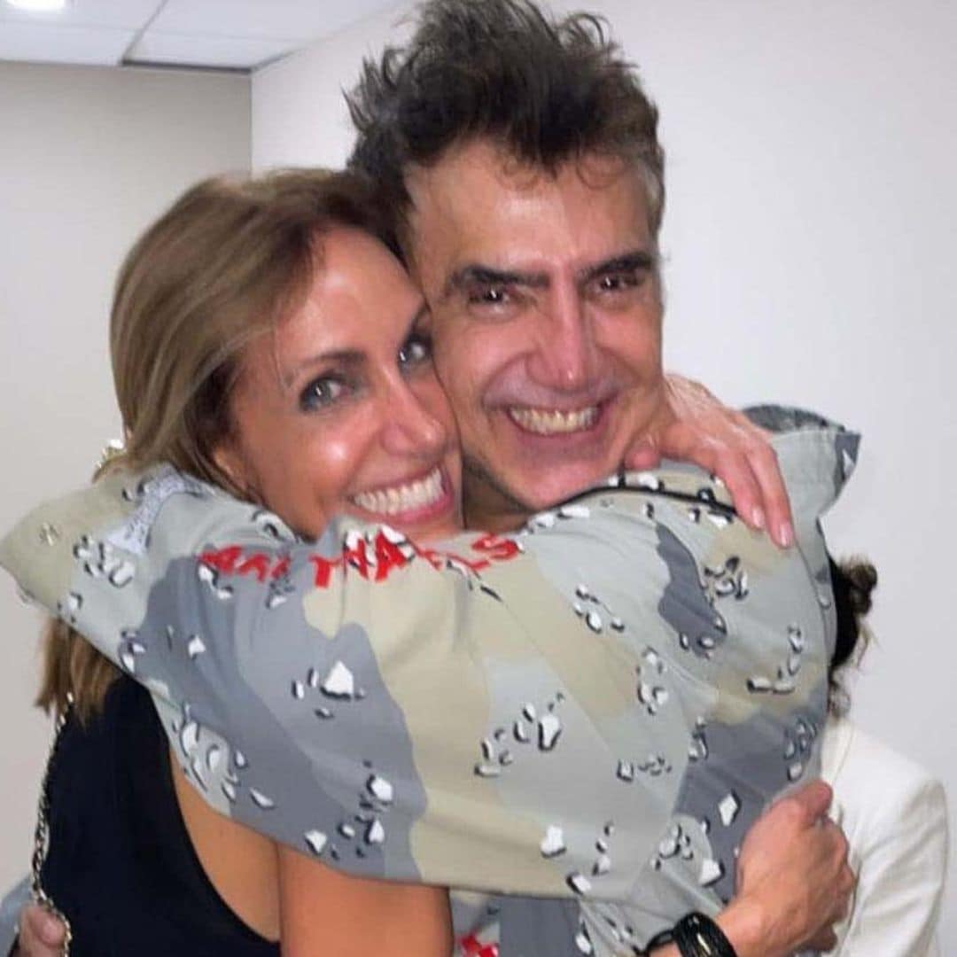 Lili Estefan muestra el lindo gesto que tuvo con ella Alejandro Fernández en pleno concierto