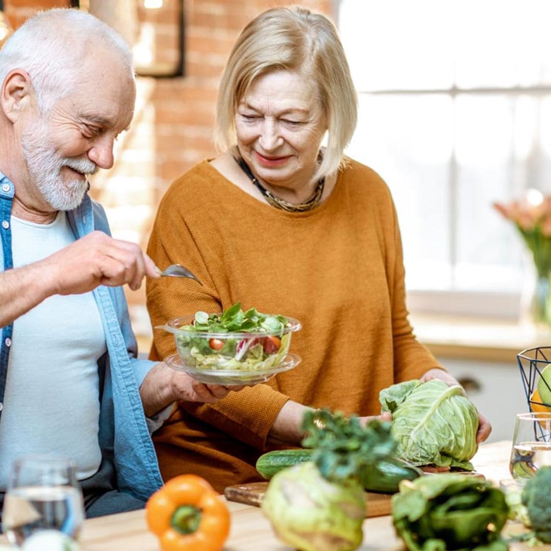 ¿Cómo deben alimentarse las personas mayores durante la cuarentena?