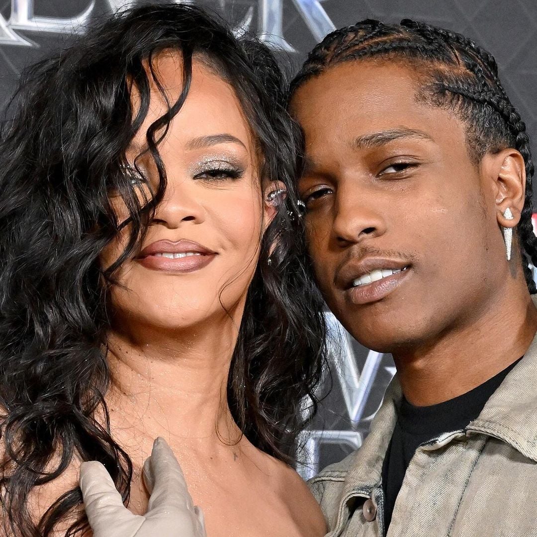 Rihanna y A$AP Rocky posan por primera vez con su bebé