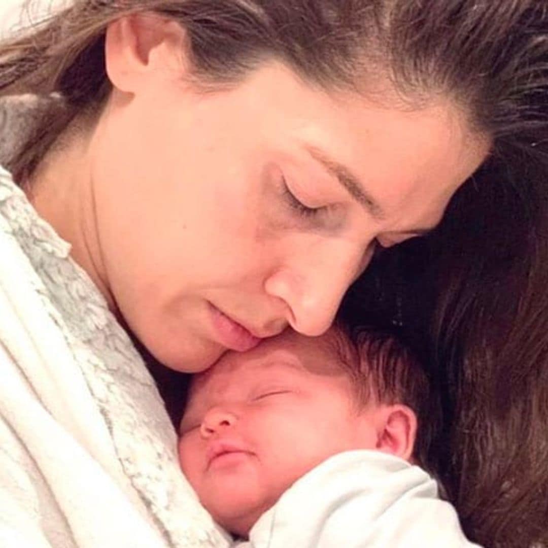 Ashley de Ha*Ash posa por primera vez con su sobrina Mathilda