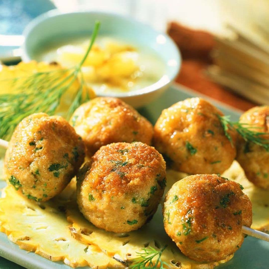 Albóndigas de salmón con salsa de piña