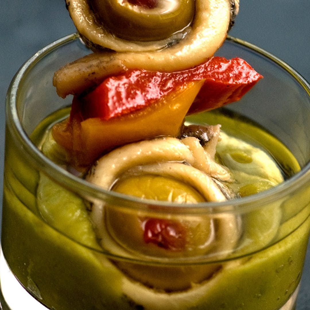 Chupito de aceitunas con boquerones y pimiento